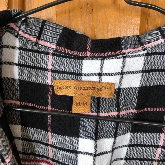 Super Soft Plaid Sleeveless Top - Picture 4 of 9